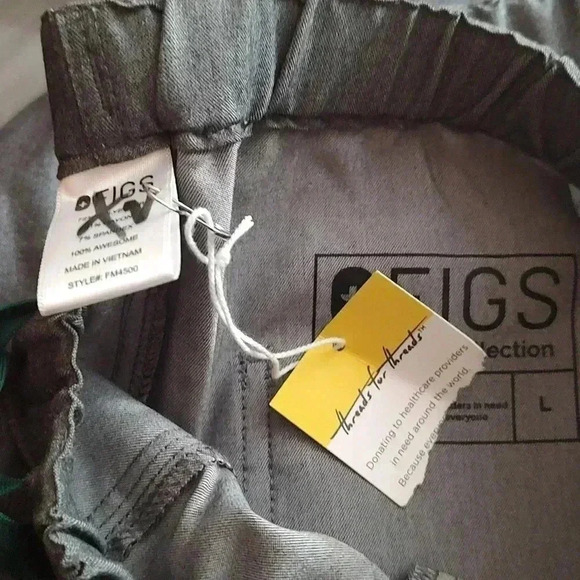 NWT Figs Pisco Basic Scrub Pants™ and Figs men's Chisec Three-Pocket Scrub Top™. - Picture 5 of 13